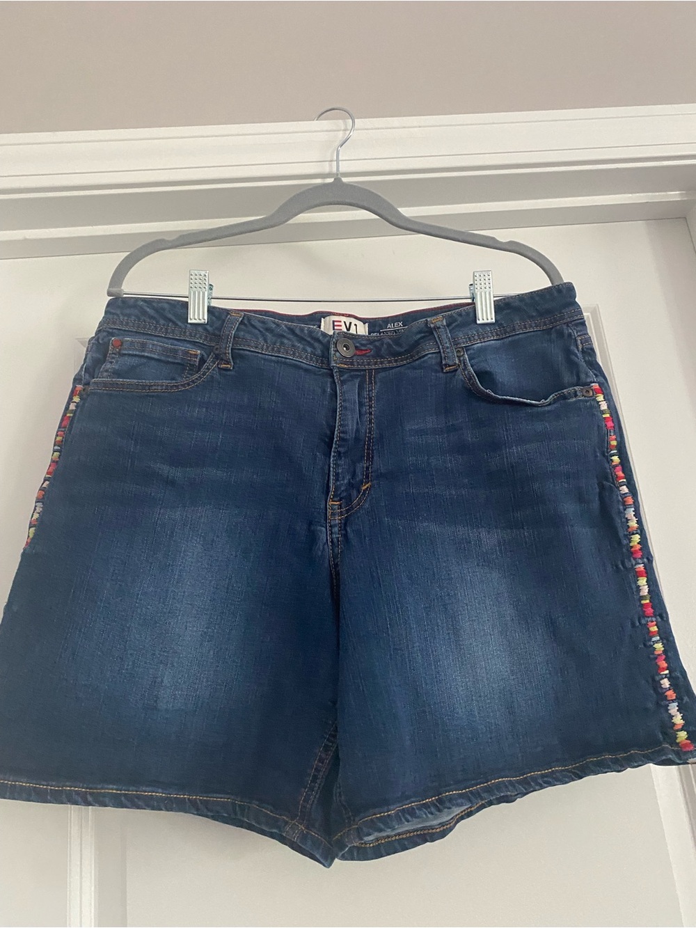 EV1 Jean shorts with multicolored side trim